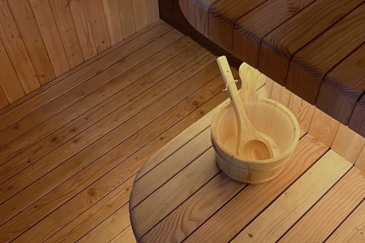 Memilih kayu dan finishing sauna untuk properti tropis