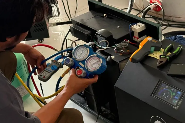 Proses pengujian chiller di produksi Five Elements
